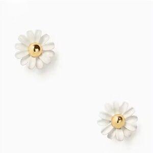 KATE SPADE ♠️ New York 🌼DAZZLING DAISIE🌼 WHITE STUD EARRINGS 🌟NWT🌟
